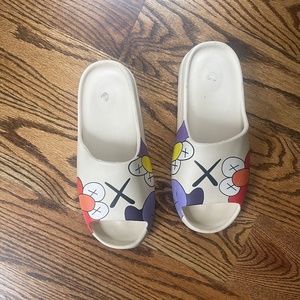 Cloud style slip on sandals